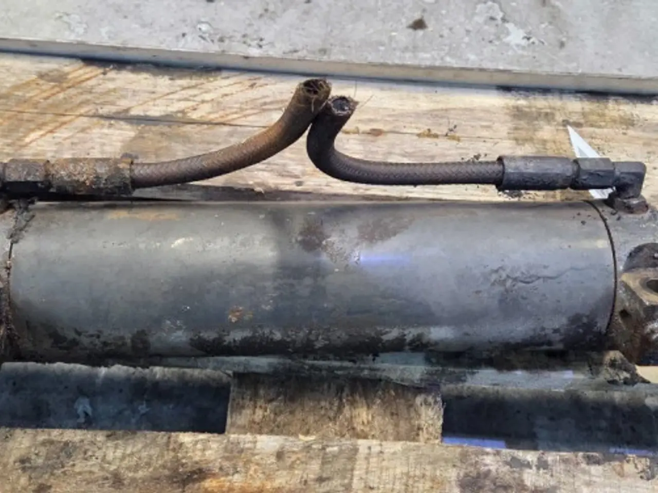 Billede 13 - New Holland LB115B Styrecylinder 85807979