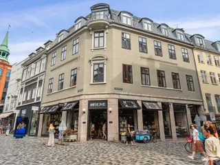INGEN BINDING - Pænt lyst kontor med adgang til stor terrasse