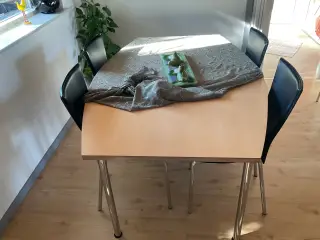 spisebord( plade med egetræ )