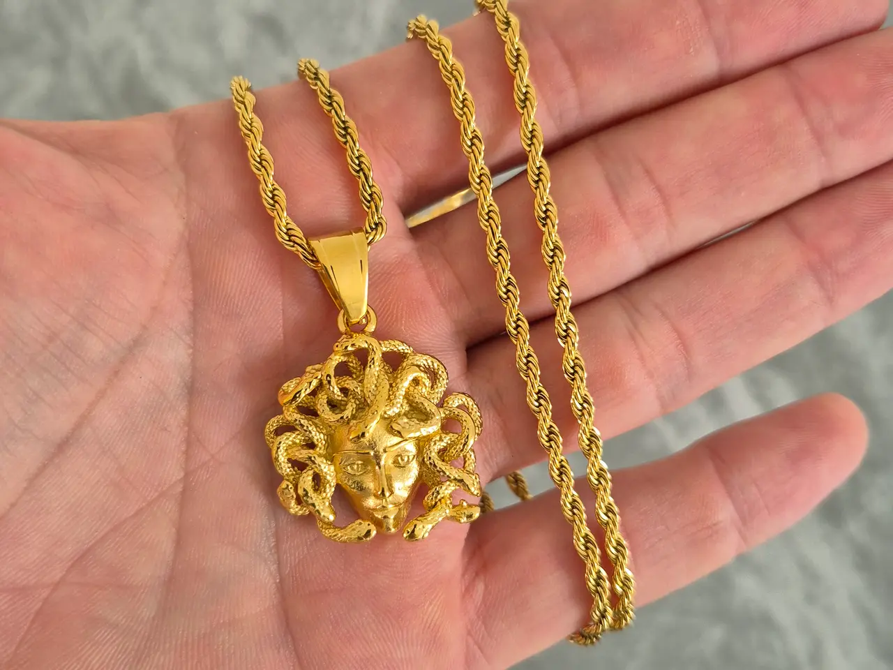 Billede 3 - 3mm goldfilled rope chain med medusa vedhæng