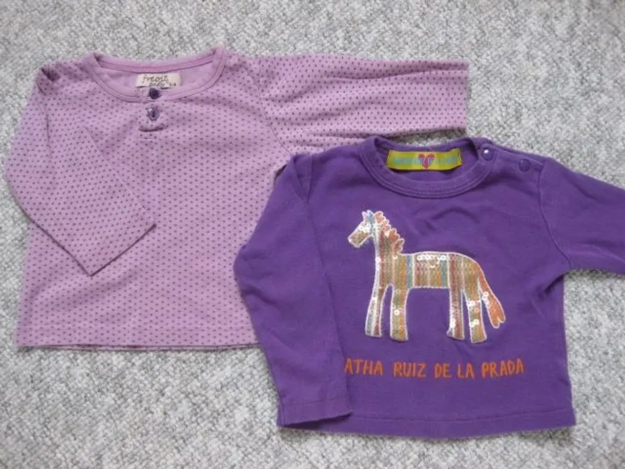 Billede 1 - Str. ca. 69, bluse m. pailletter