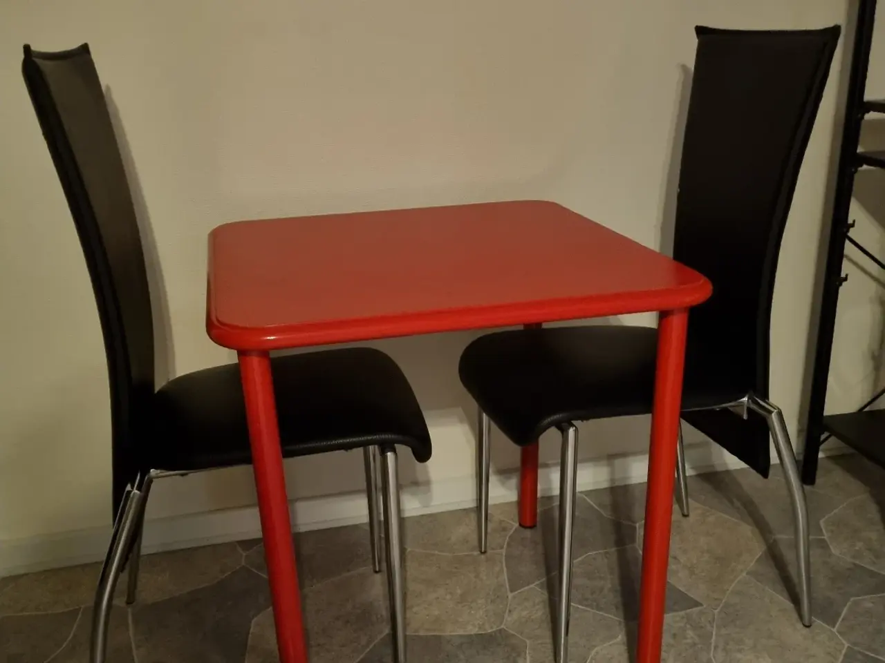 Billede 1 - Spisebord med stole