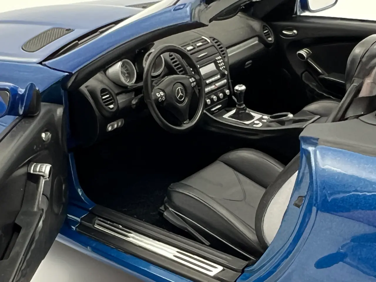 Billede 8 - 2004 Mercedes-Benz SLK 1:18 Sjælden udbudt model