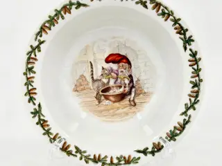 Royal Copenhagen Nissestel Skål nr. 2-14198. sortering 1 Sjælden