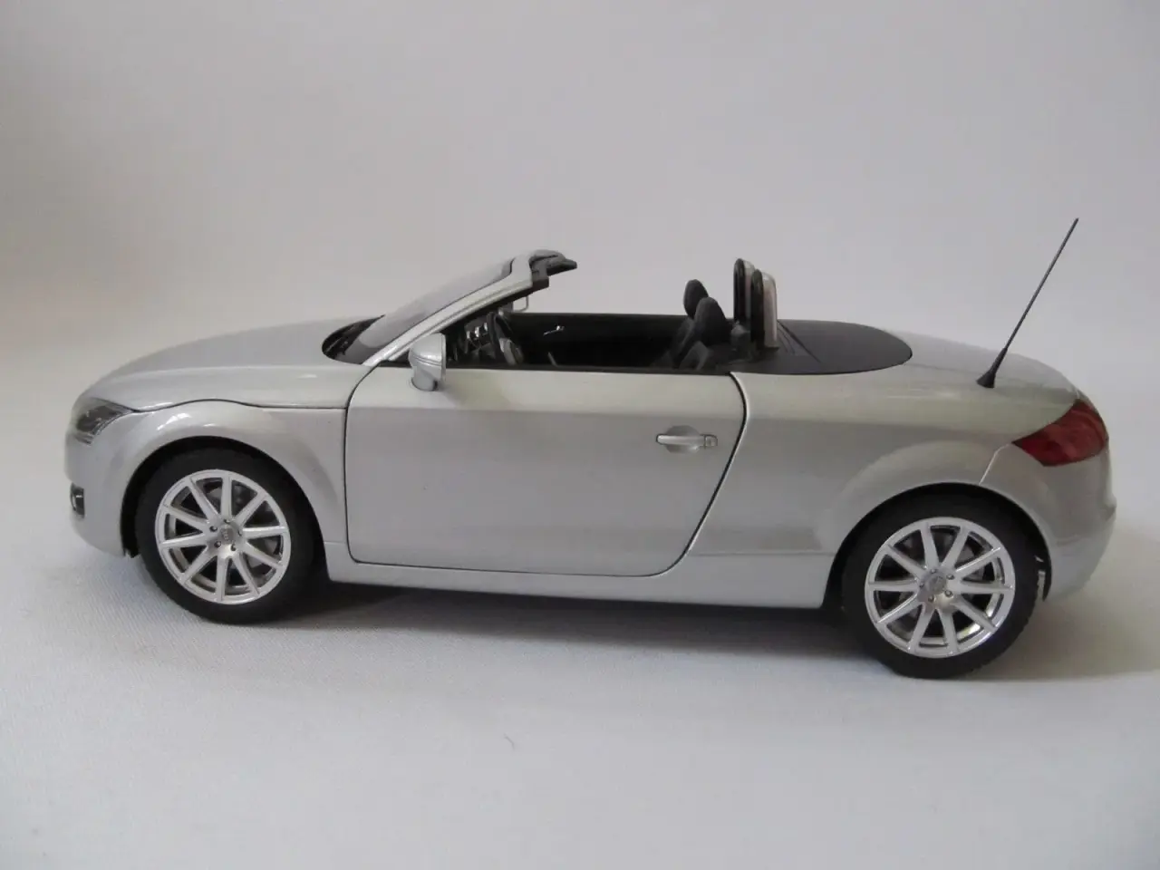 Billede 2 - 2007 Audi TT Roadster 1:18