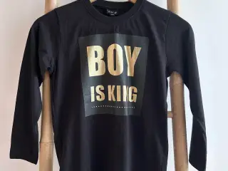 Kids Up bluse med tryk 'BOY IS KING', str. 128-134