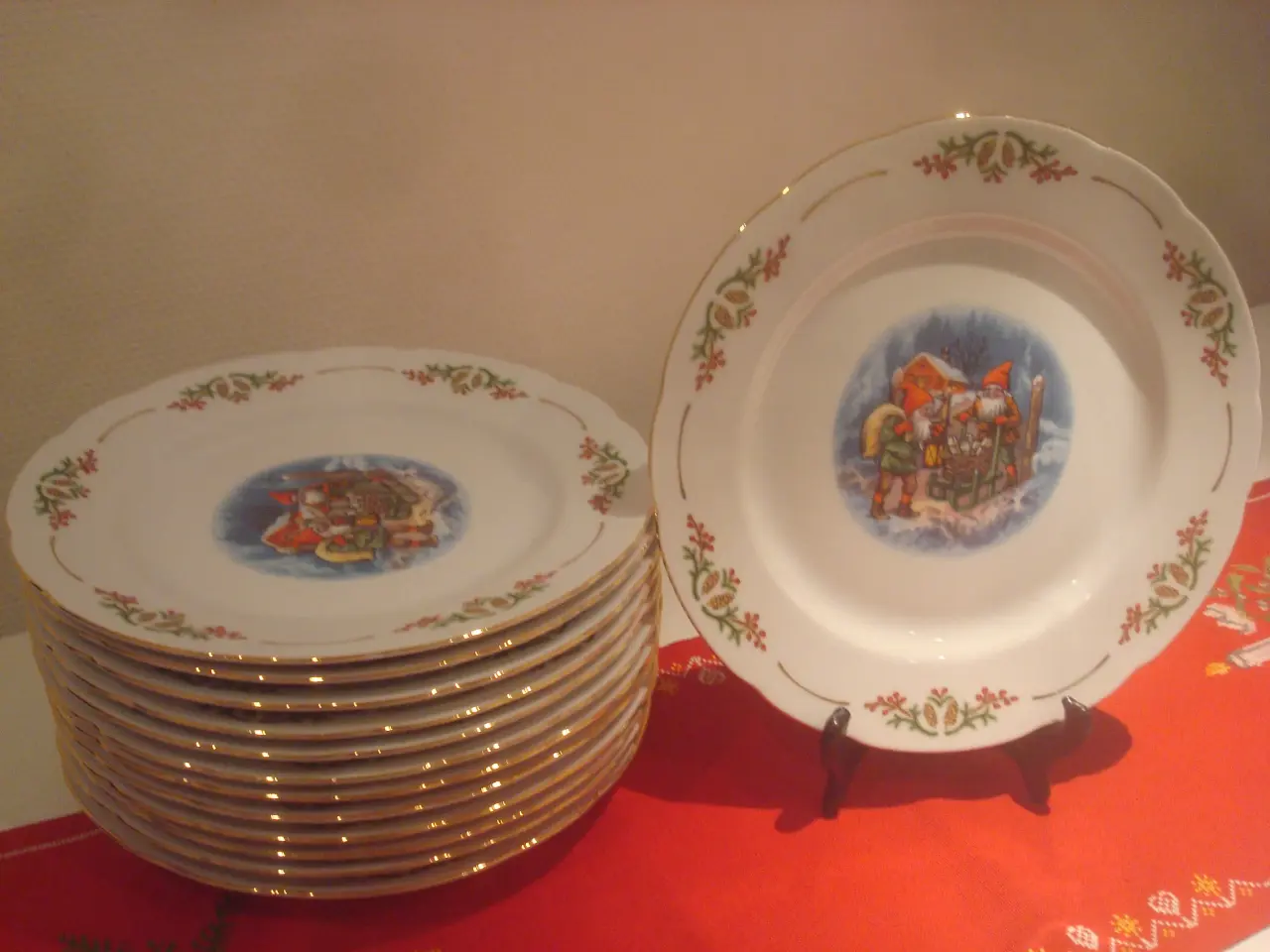 Billede 1 - GAMMELDAGS Jul, store middagstall diam. 26.5 cm