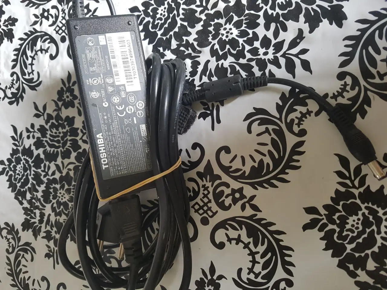Billede 3 - Toshiba oplader Pa-1750-29! 19v.
