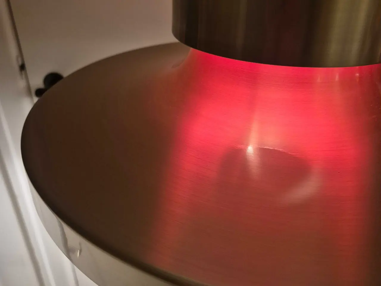 Billede 11 - Velholdt messinglampe med varm kontrastfarve