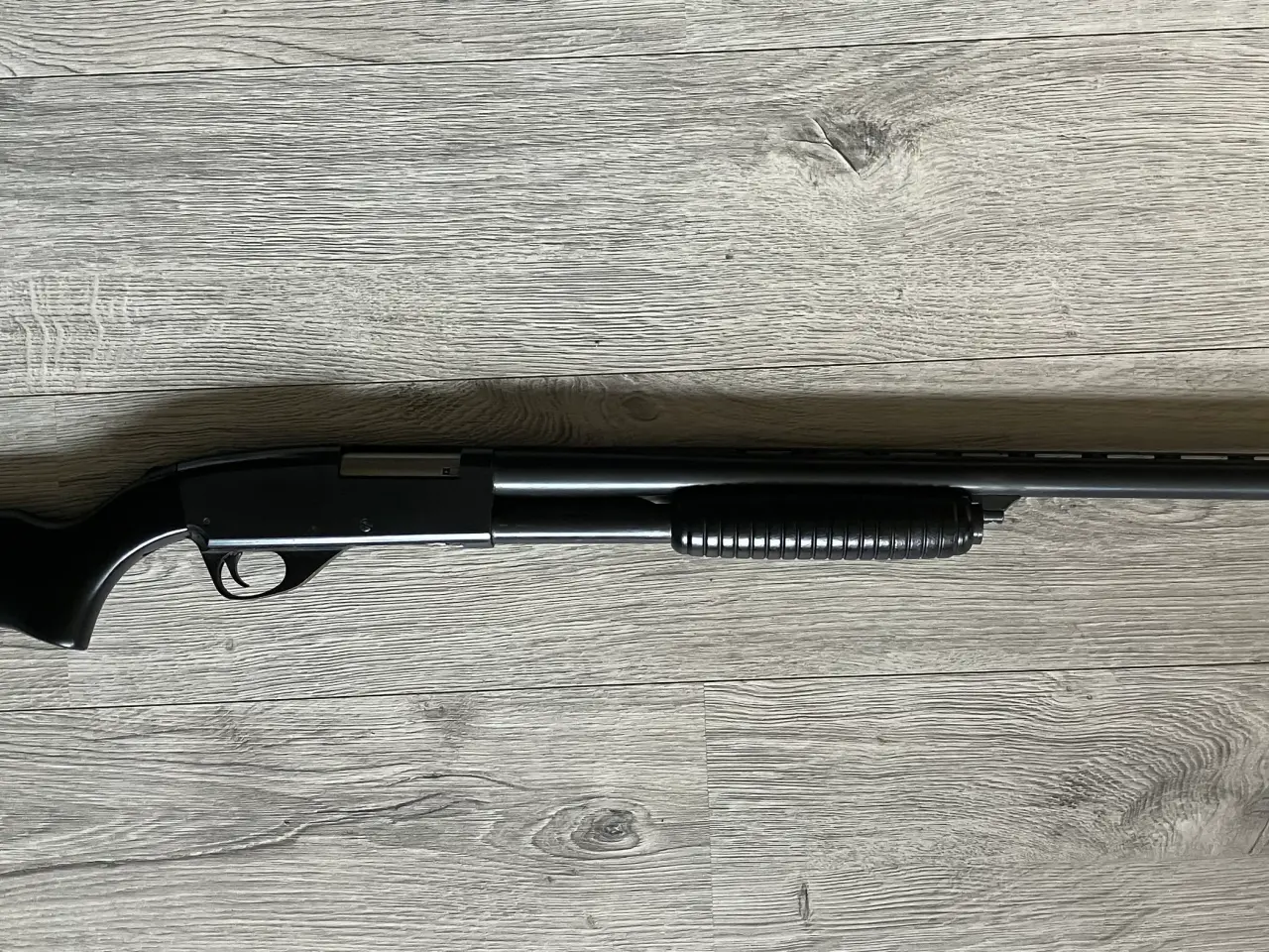 Billede 1 - Sort 12/76 pumpgun