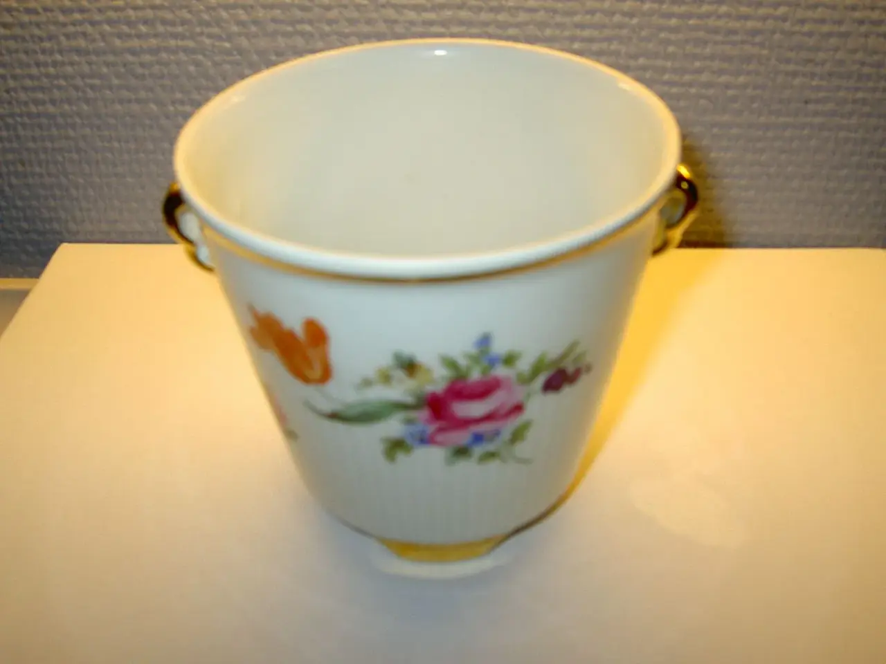 Billede 2 - Urtepotte   skjuler m/blomst & guld