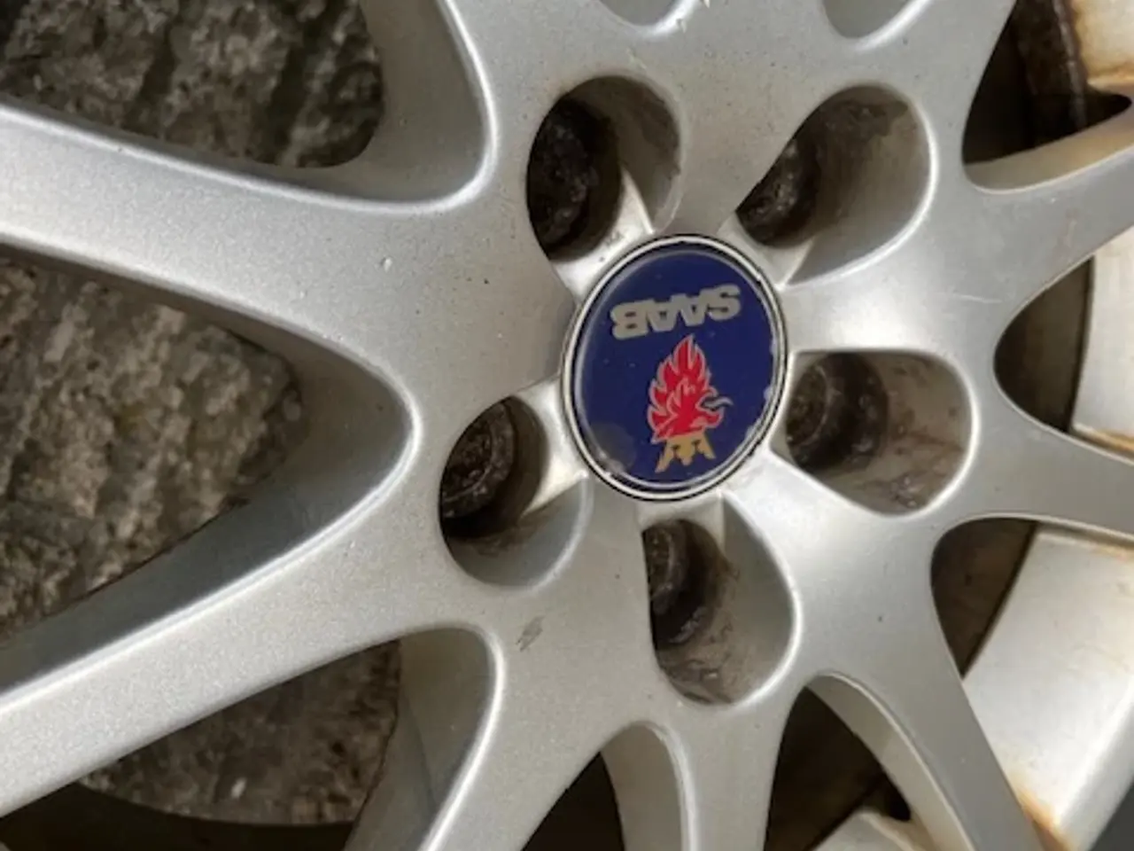 Billede 2 - Vinterdæk med originale Saab fælge "16"