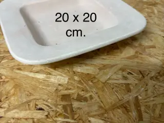 2 keramiske forme 20 x 20 cm.
