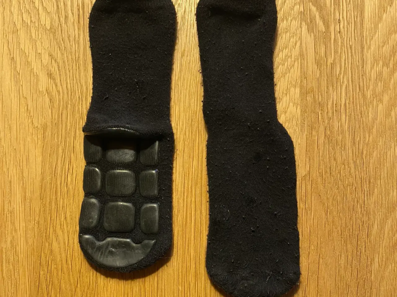 Billede 6 - Strømper str. 31 - 34 og 23-26. Futter med dupper 