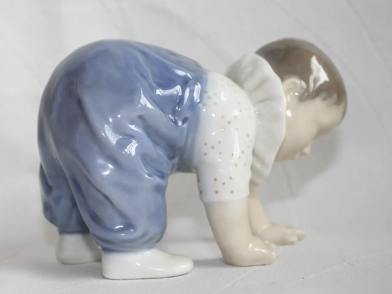 Billede 10 - Kravlende barn. Figur fra Royal Copenhagen