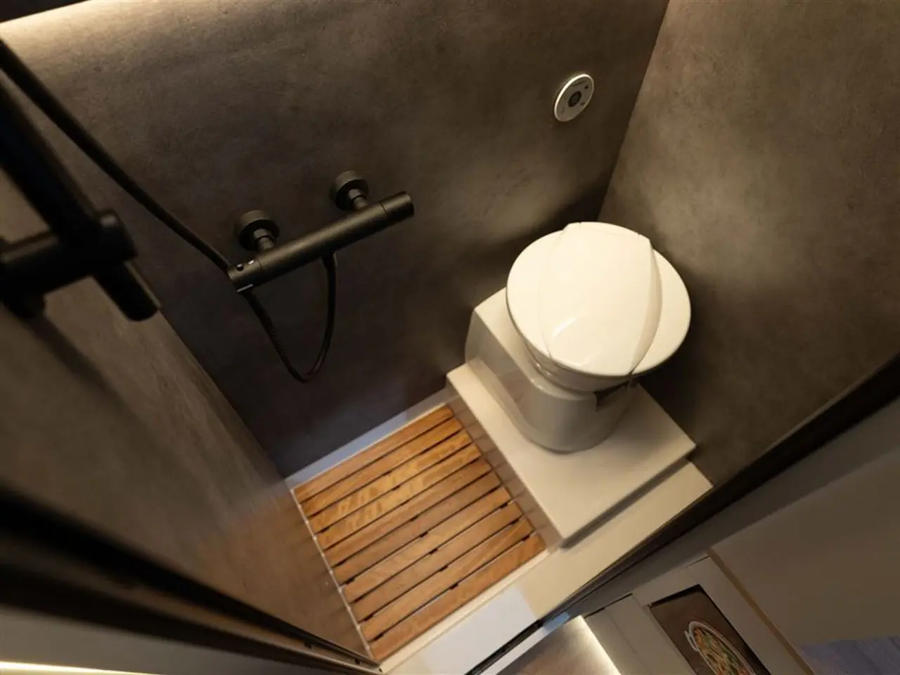 Billede 24 - 2027 - Nomade Nation Space S STEALTH VAN MED LOUNGE I SKANDINAVISK DESIGN