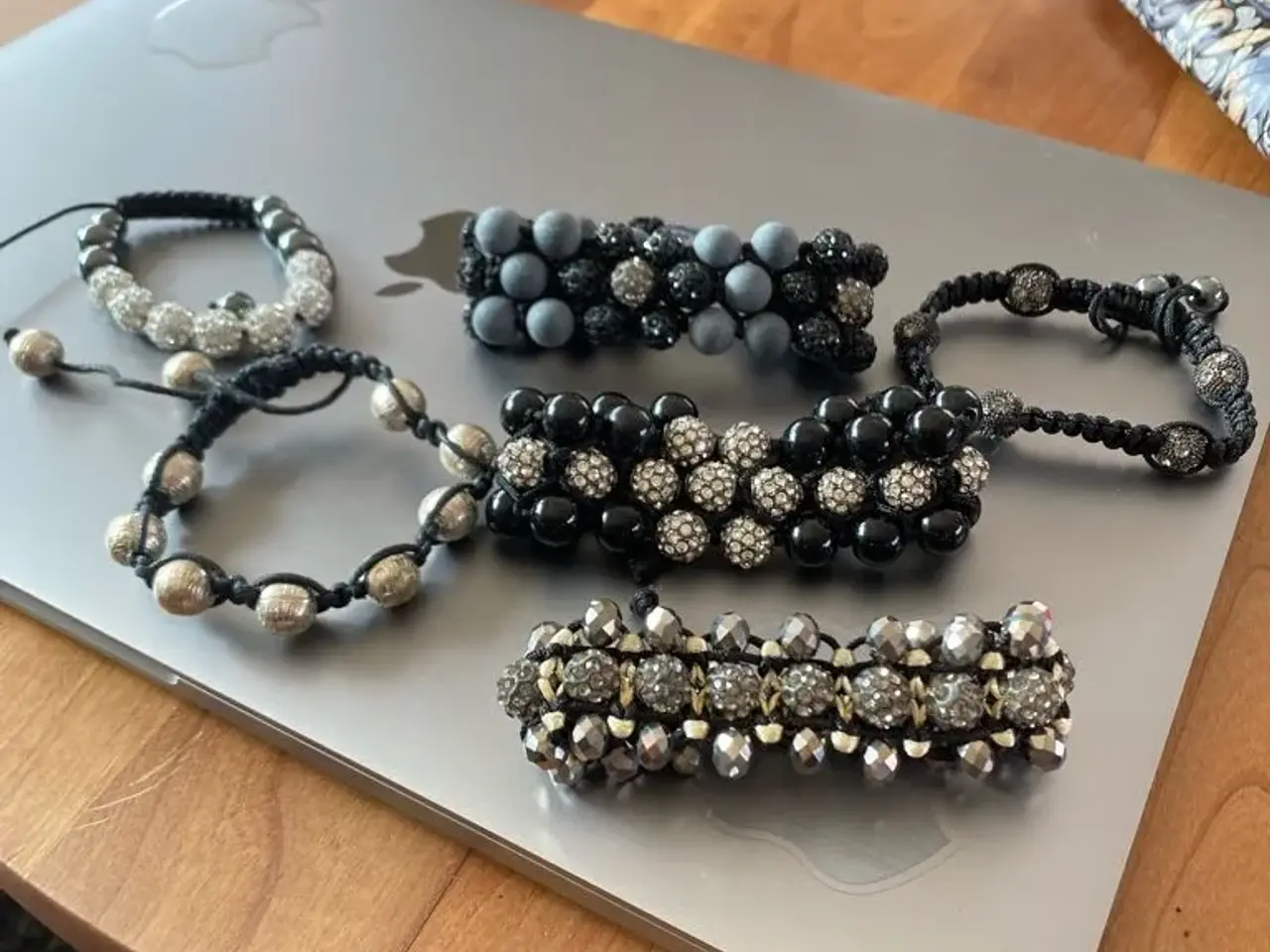 Billede 1 - Nye knyttede armbånd