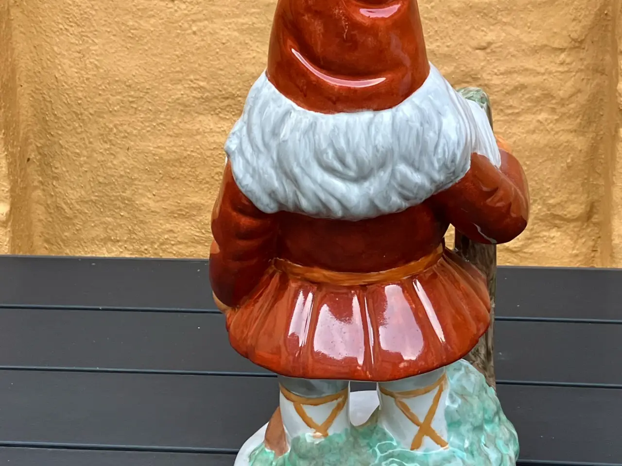 Billede 2 - Stor håndmalet porcelænsnisse