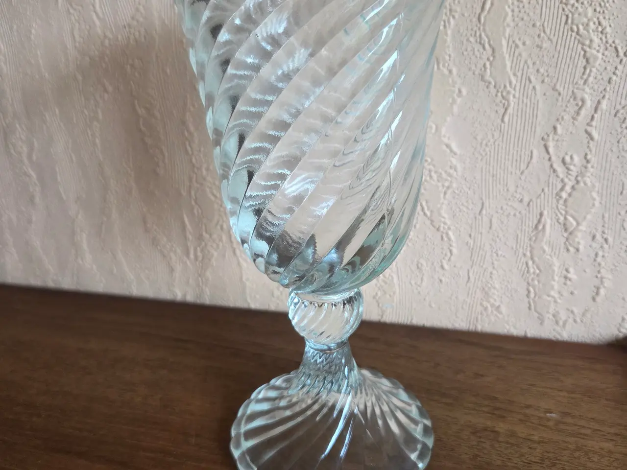Billede 2 - Glasvase med snoet mønster, H: 23 cm