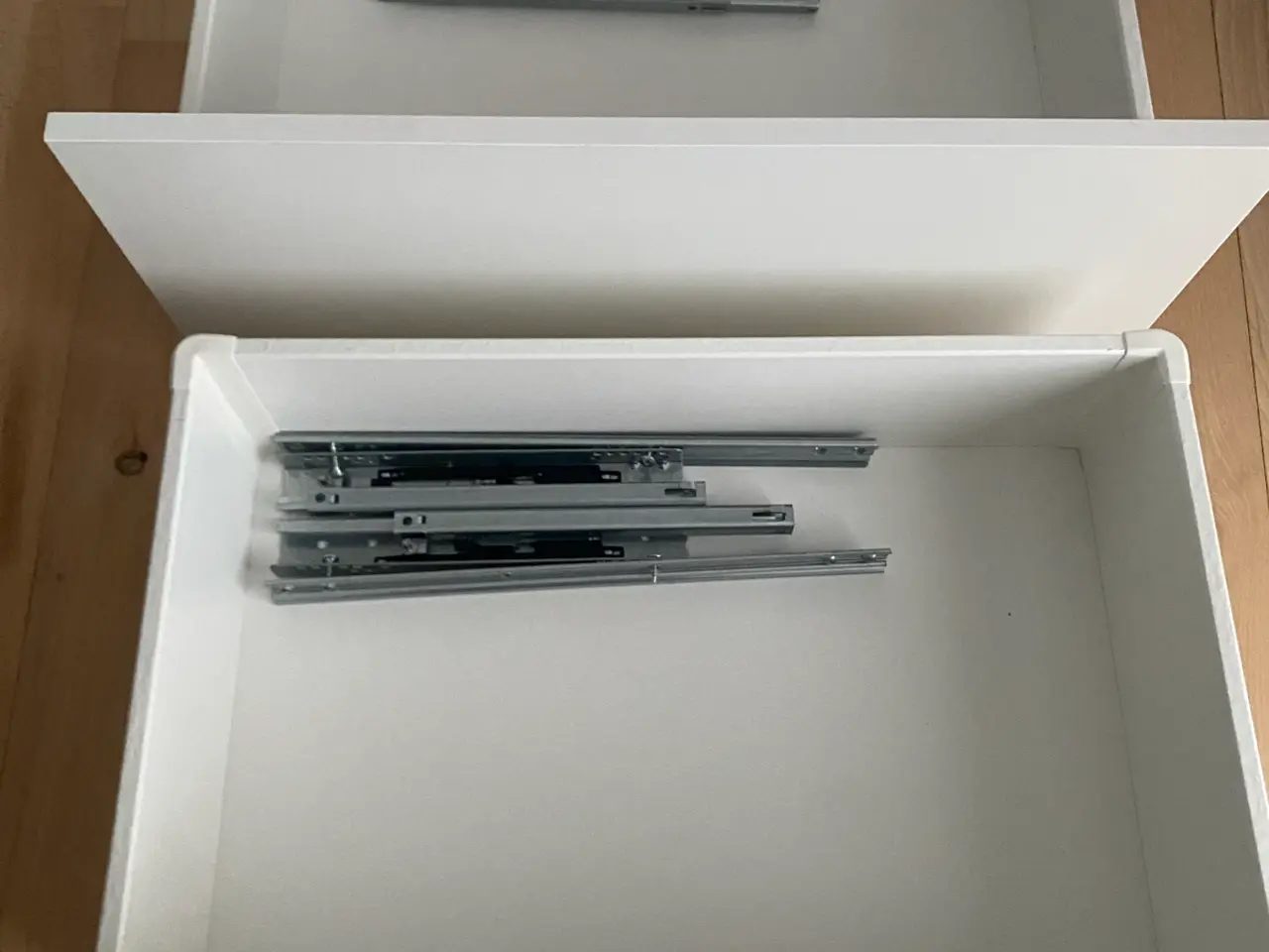 Billede 1 - 2 lave Ikea bestå skuffer