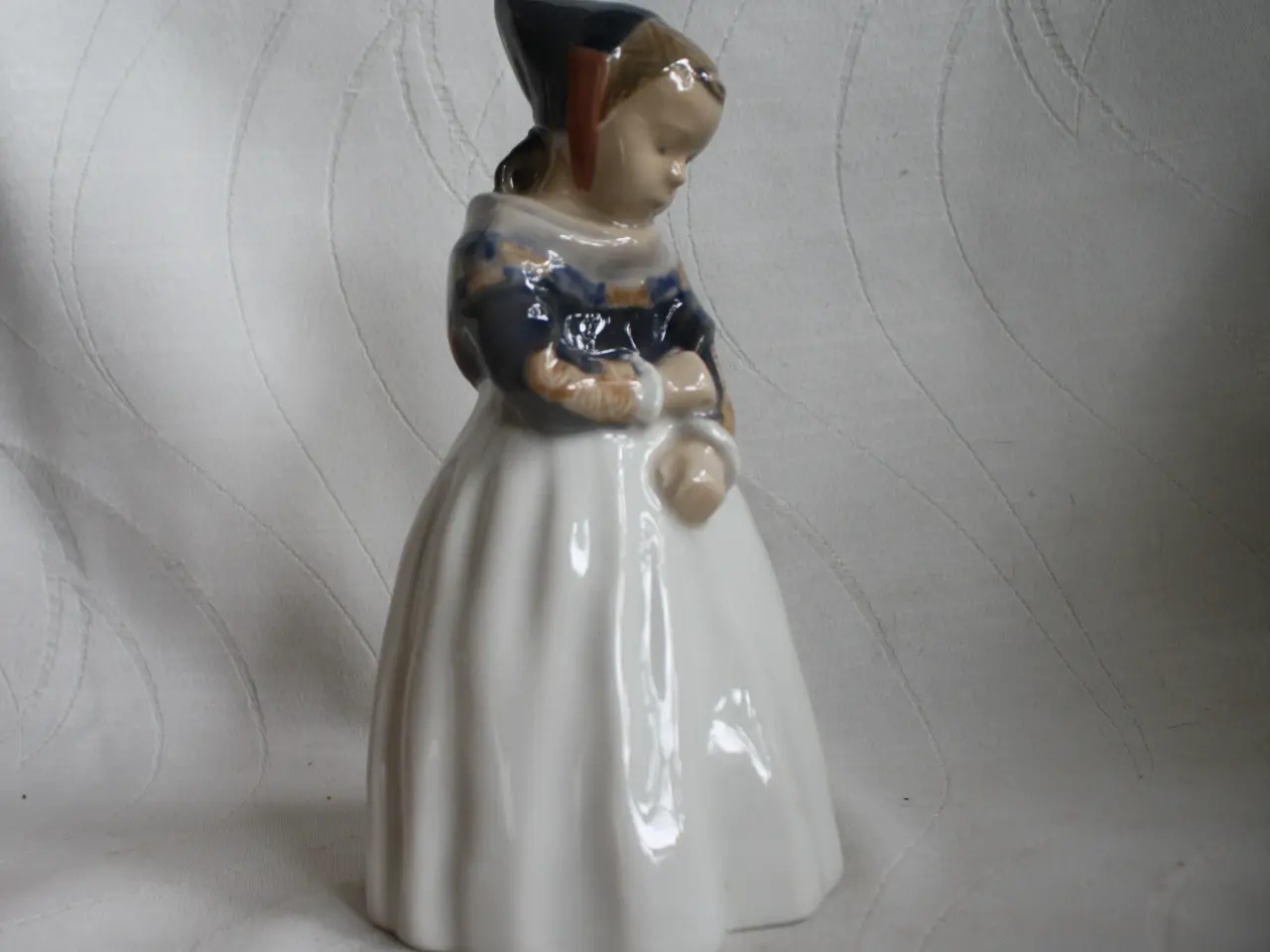 Billede 8 - Amagerpige, figur fra Royal Copenhagen
