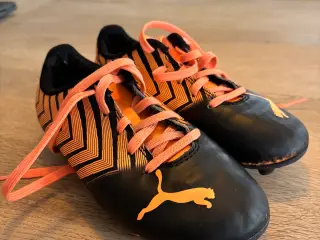 Puma fodboldstøvle str. 30