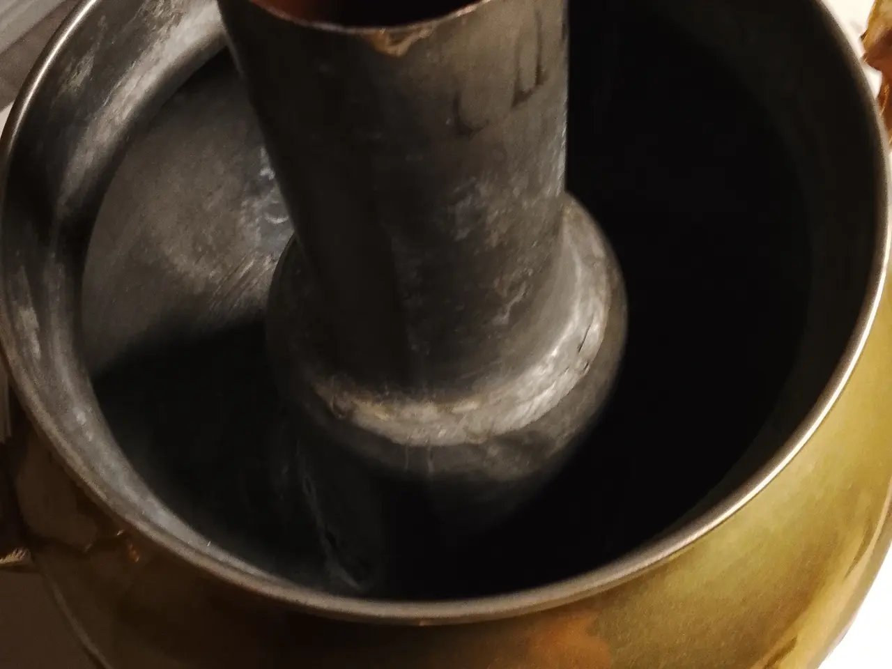 Billede 4 - Samovar til te i messing til trækul i alt 47 cm hø