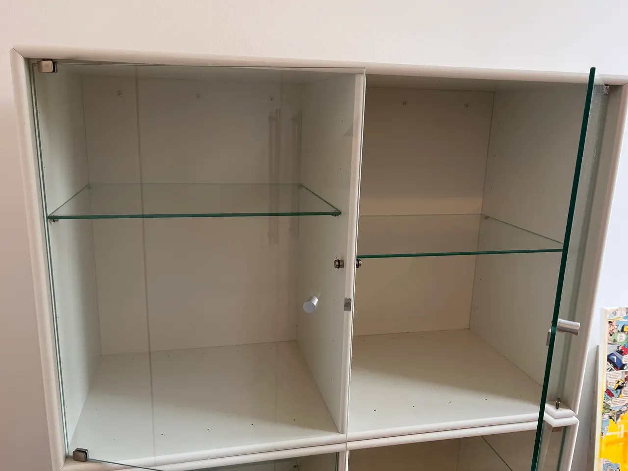 Billede 2 - Tre Montana vitrine skabe i 01 White