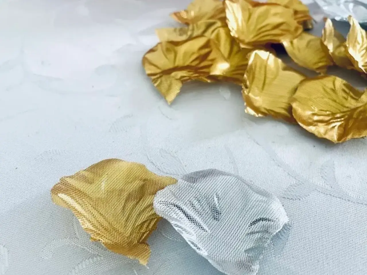 Billede 2 - Kunstig blade i sølv og guld evt. til julepynt