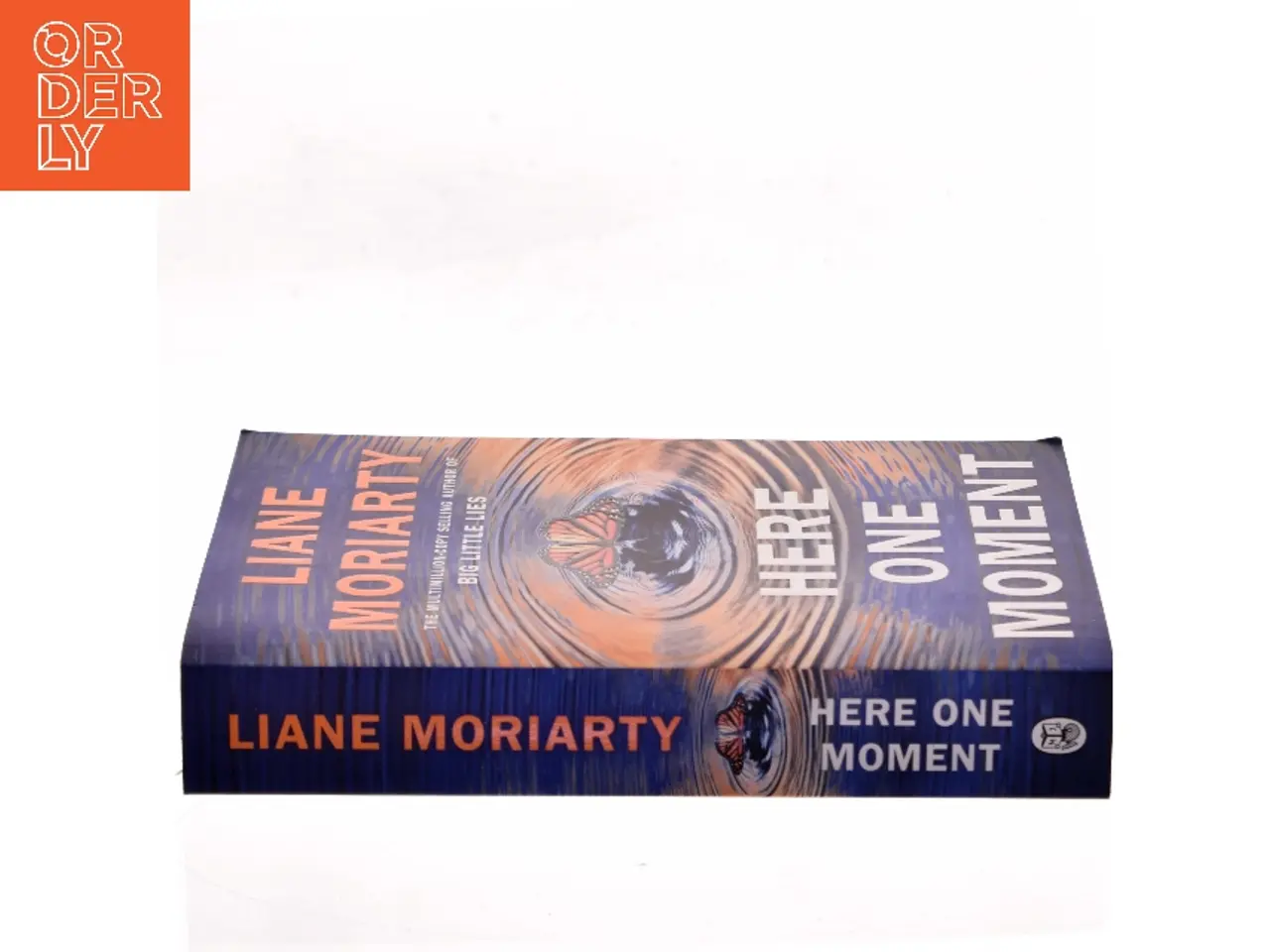 Billede 2 - Here One Moment af Liane Moriarty (Bog)