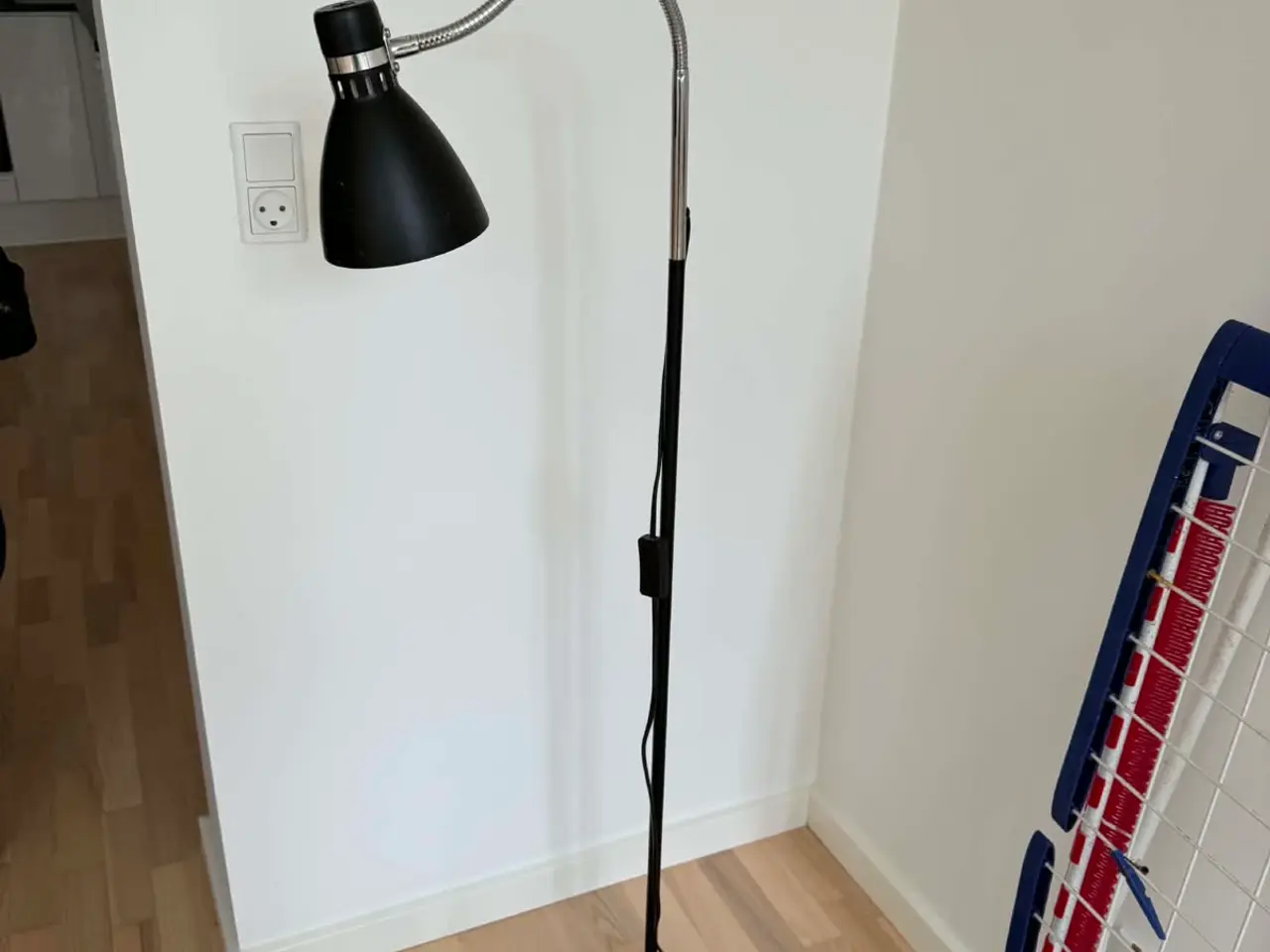 Billede 1 - Sort gulvlampe fra JYSK