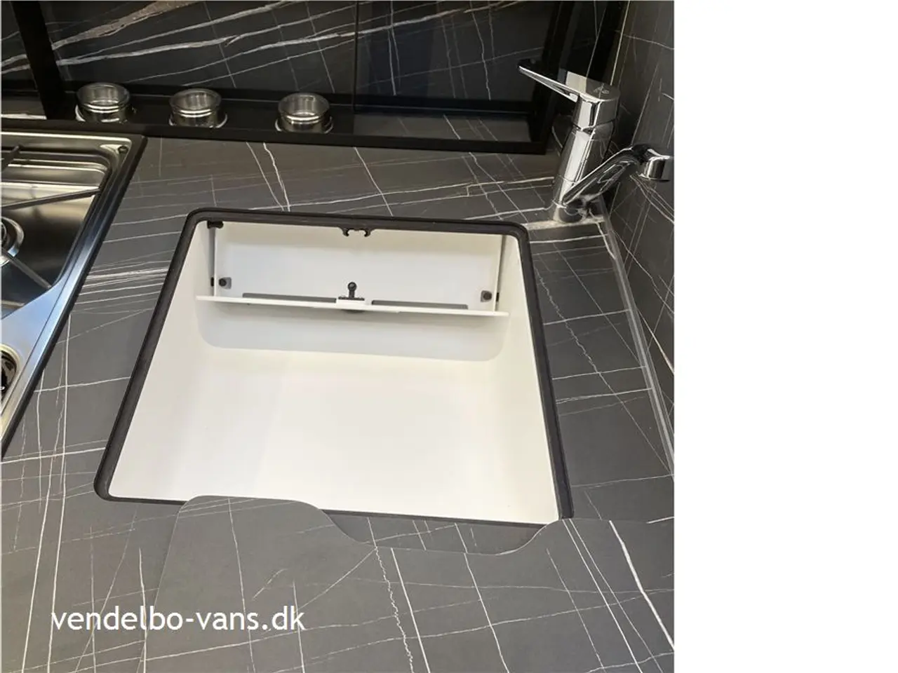 Billede 17 - 2026 - McLouis Nevis 879 G Oplev den