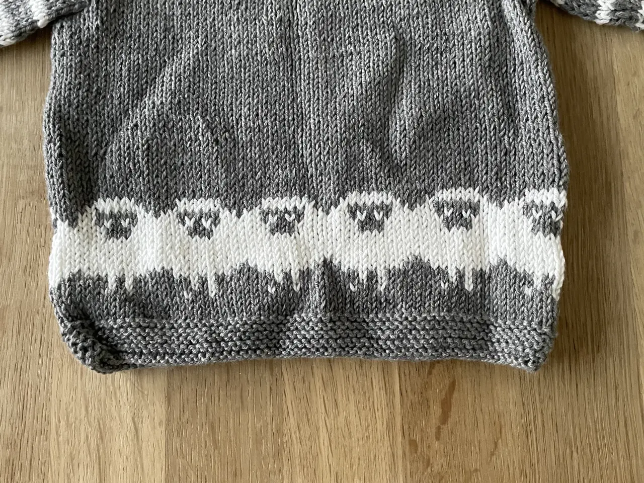 Billede 2 - Sweater med får, ny og ubrugt strik