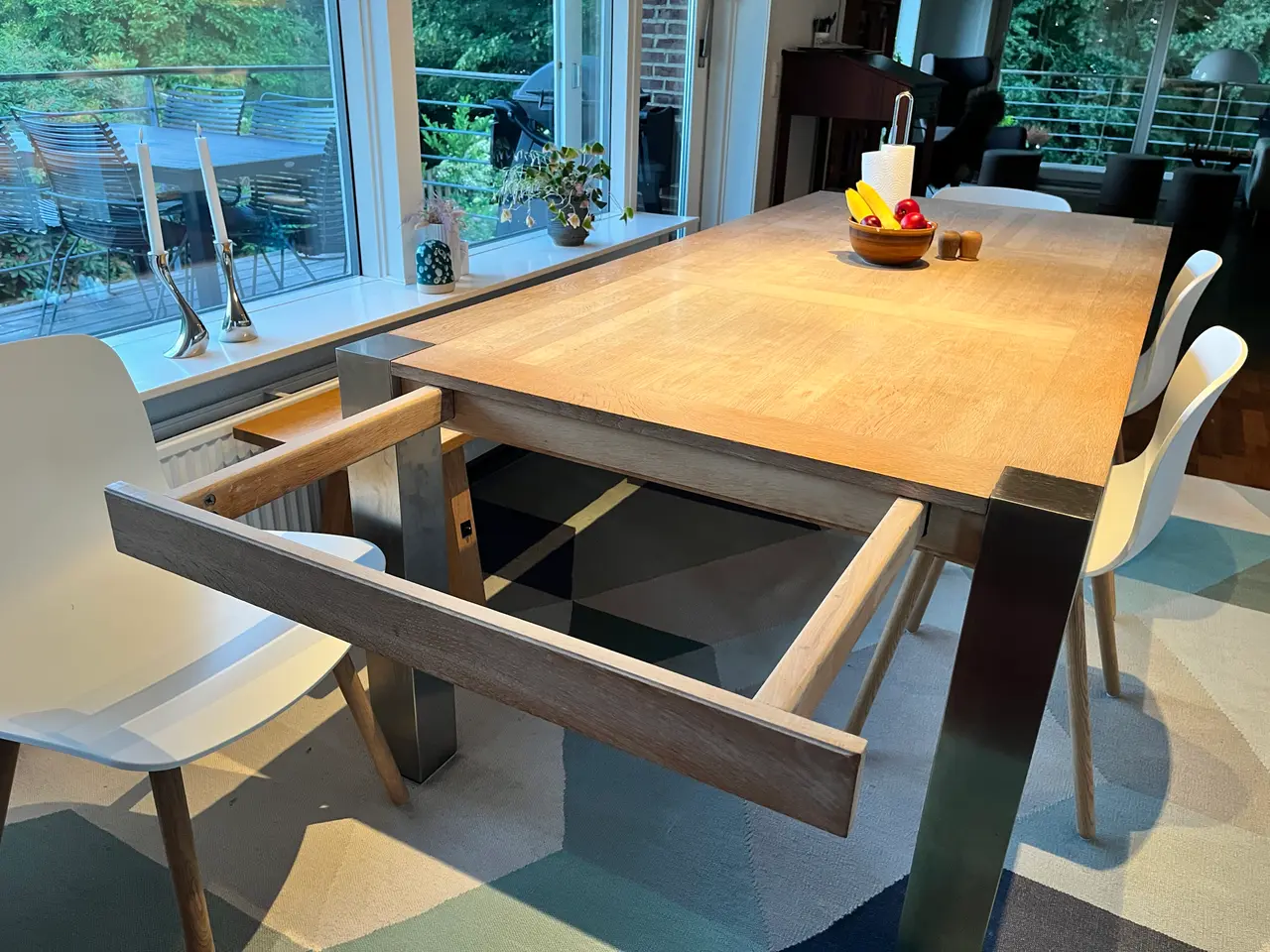 Billede 3 - Massivt egetræsbord 220x100 – sæbebehandlet, flot