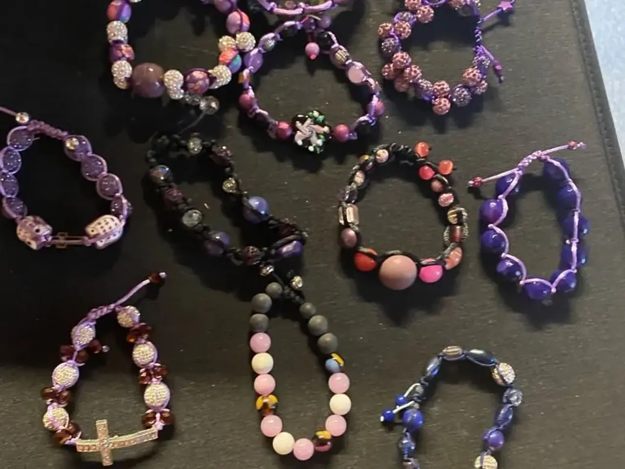Billede 1 - Nye knyttede armbånd