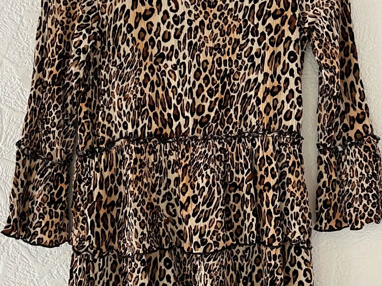 Billede 1 - Leopardkjole fra Noella. (Str. XS)