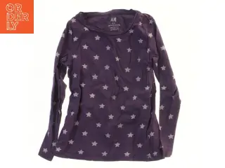 Langærmet bluse med stjernemønster fra H&M (str. 98)