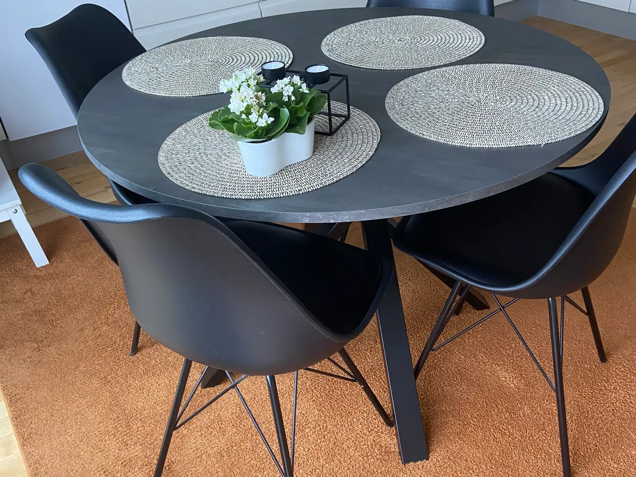 Billede 1 - Rundt IKEA bord med 4 stole