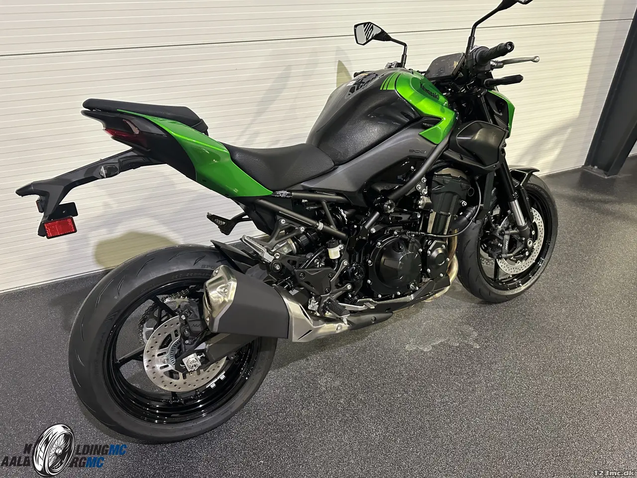 Billede 4 - Kawasaki Z 900 Candy Lime Green / Metallic Carbon Gray