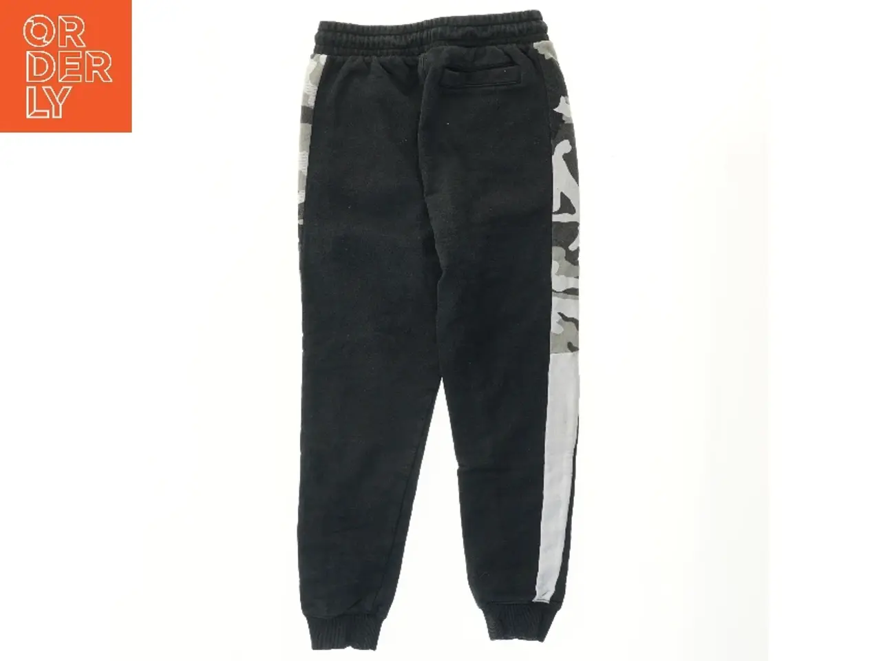 Billede 2 - Joggingbukser med camouflage detaljer fra Puma (str. 152)