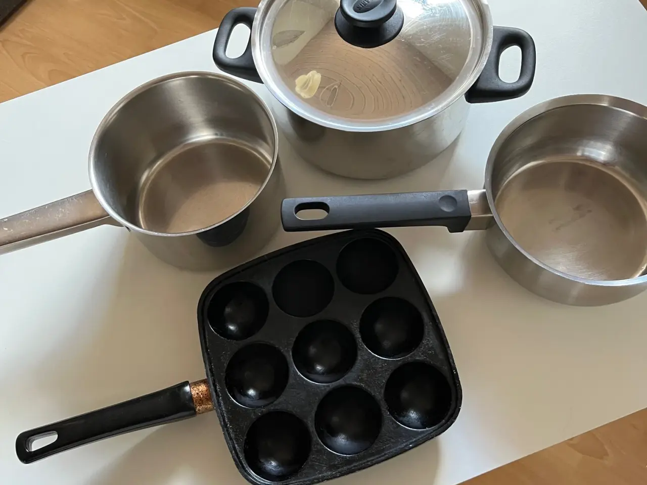 Billede 1 - Æbleskivepande og gryder