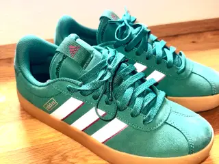 Helt nye Adidas sko str. 40 svarer mere str. 39