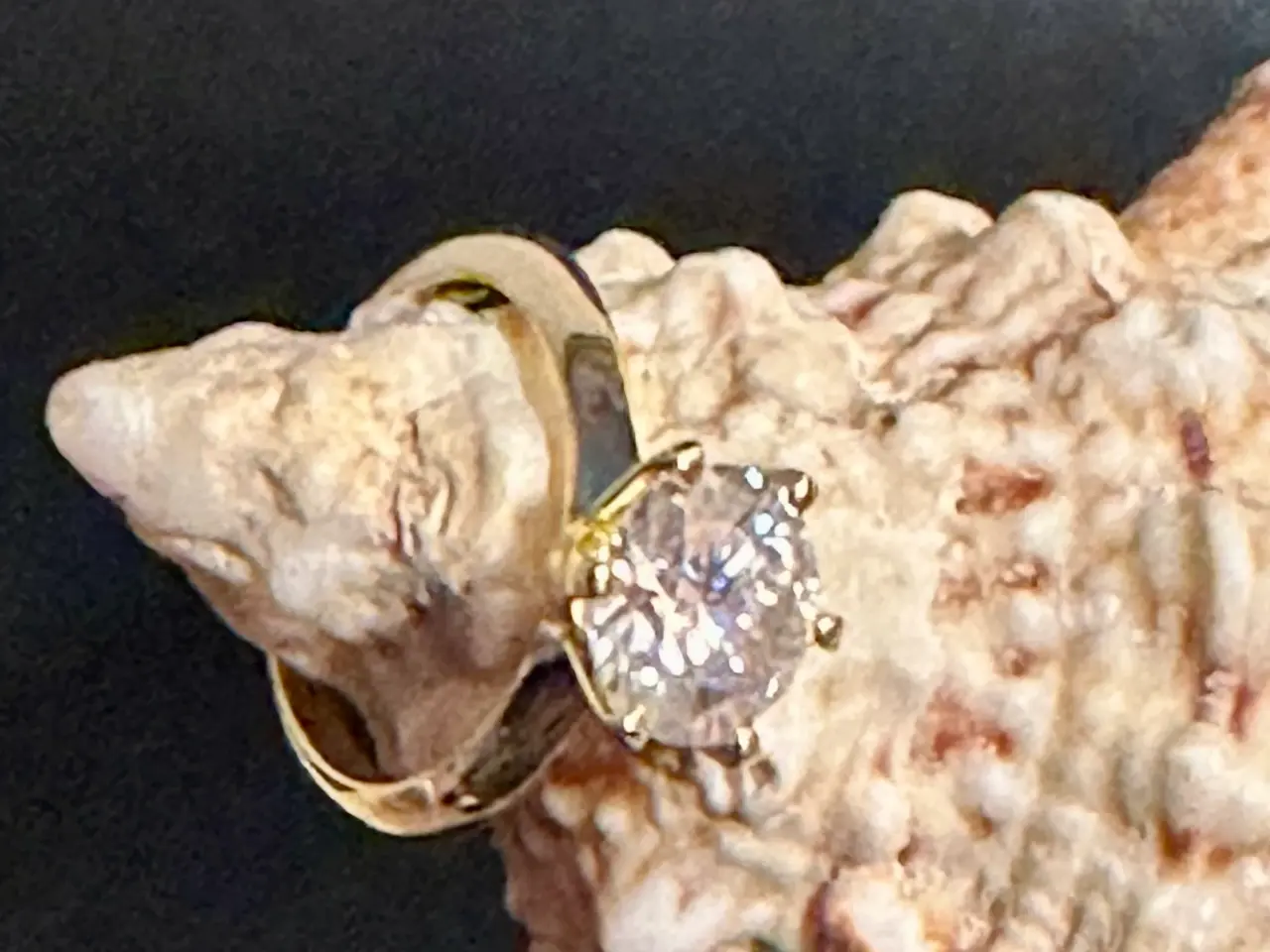 Billede 4 - Ny forgyldt sølvring med 3 kar moissanite. Certif