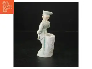 Porcelænsfigur af mand i historisk dragt