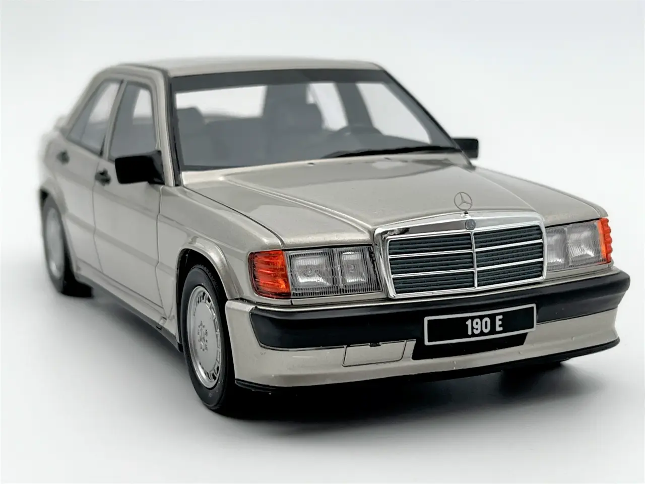Billede 8 - 1988 Mercedes 190E 2,5 16v Limited Edition 1:18