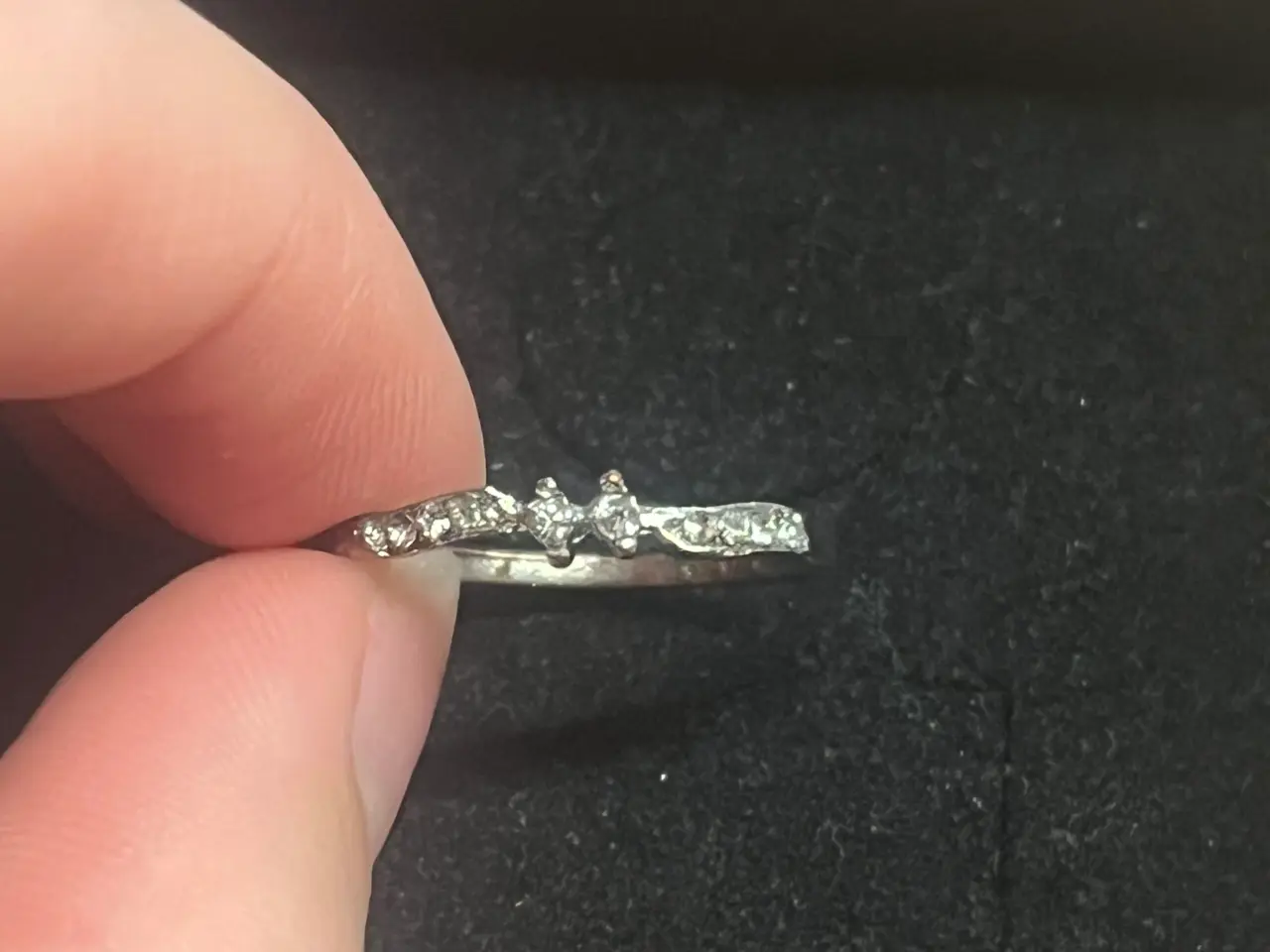Billede 2 - Sølv ring med diamant design
