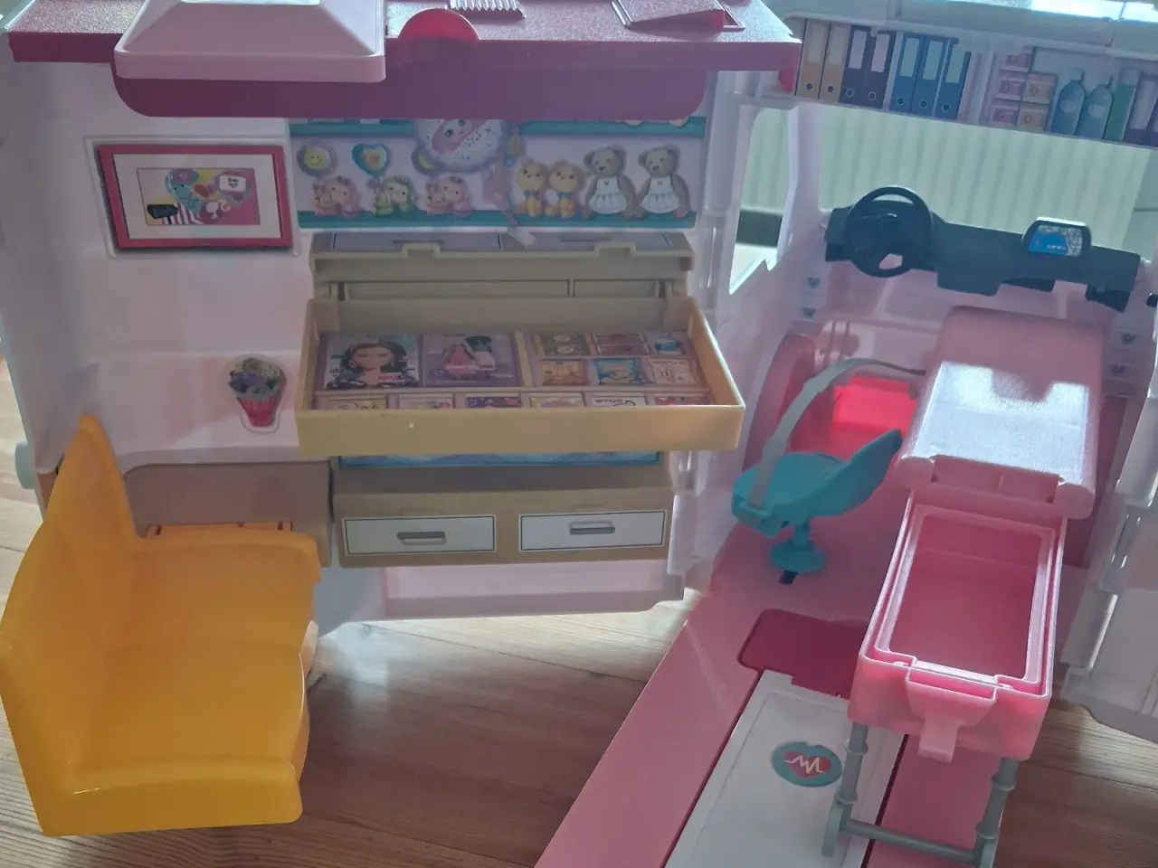 Billede 5 - Barbie ambulance