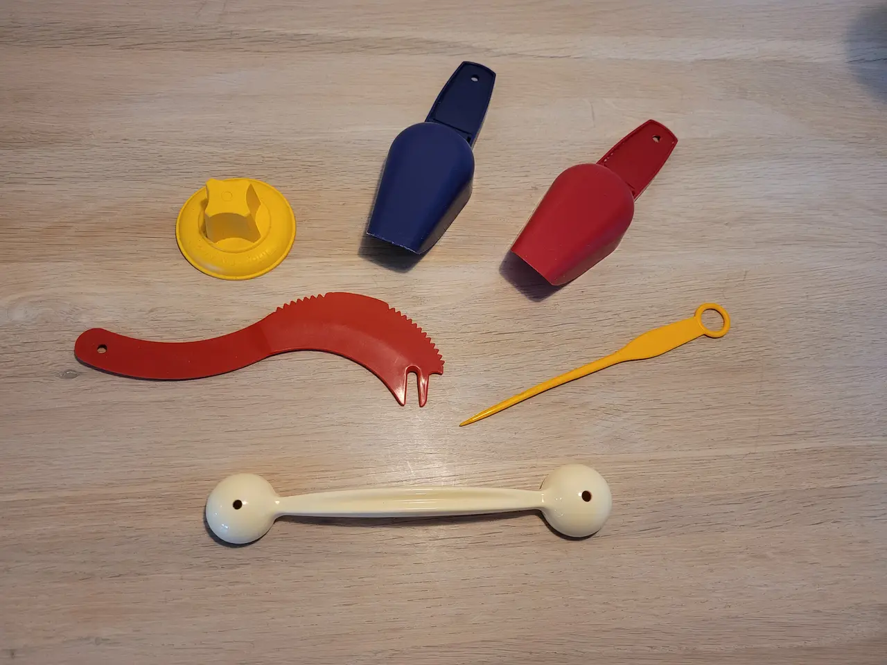 Billede 2 - Tupperware små ting 6 dele.