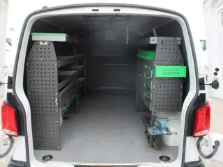 VW Transporter 2,0 TDi 110 Kassevogn lang