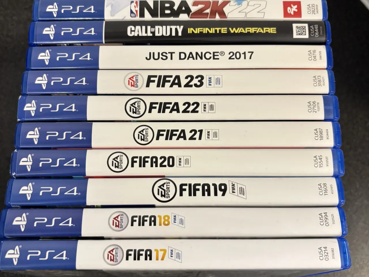 Billede 2 - Sony Playstation 4 med 3 controllere og 10 spil